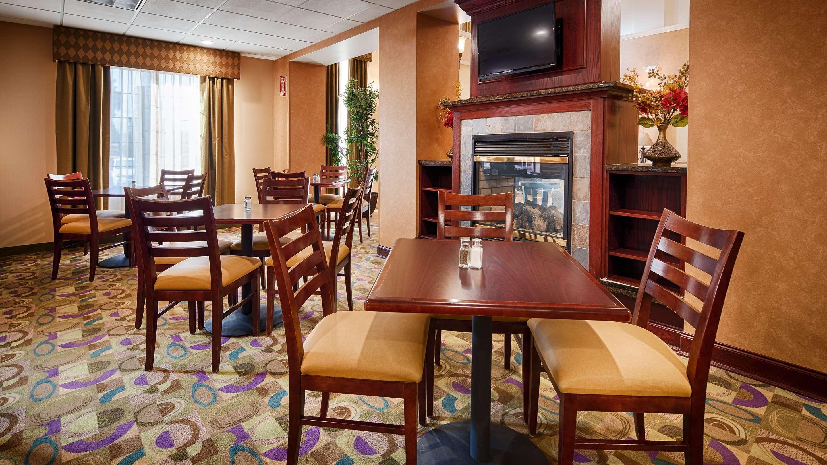 Best Western Plus Victor Inn & Suites Eksteriør billede