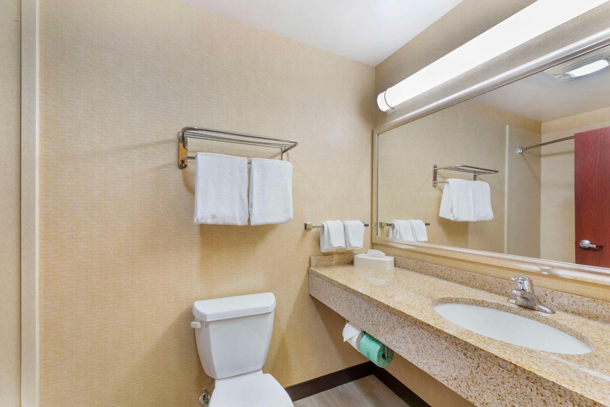 Best Western Plus Victor Inn & Suites Eksteriør billede